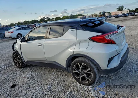 2019 Toyota C-Hr Xle z USA, uszkodzony, nr VIN NMTKHMBX9KR096423